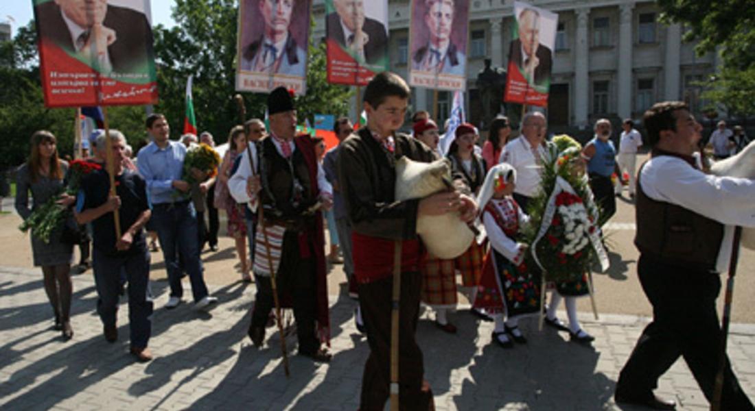 Родопски гайдари поведоха шествие в памет на Хайтов