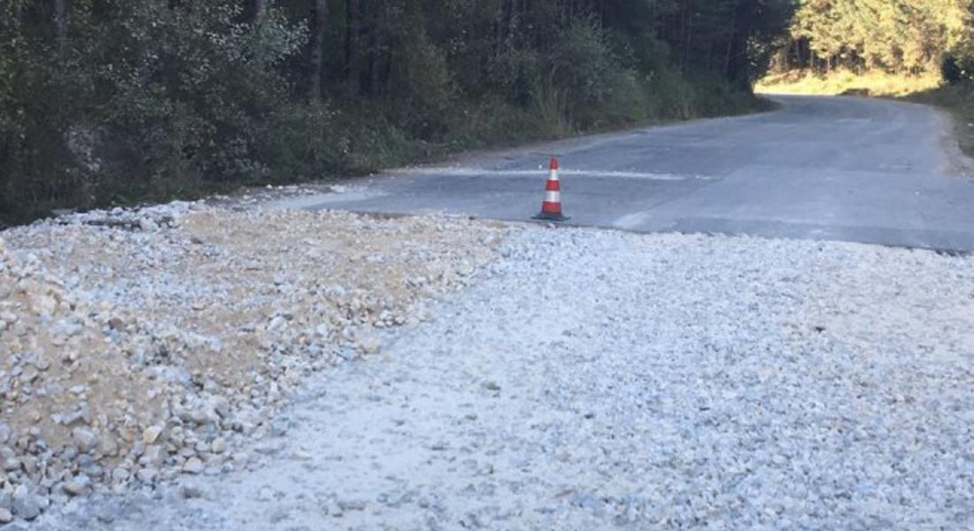 Извършва се цялостен ремонт на пътя Доспат-Сърница