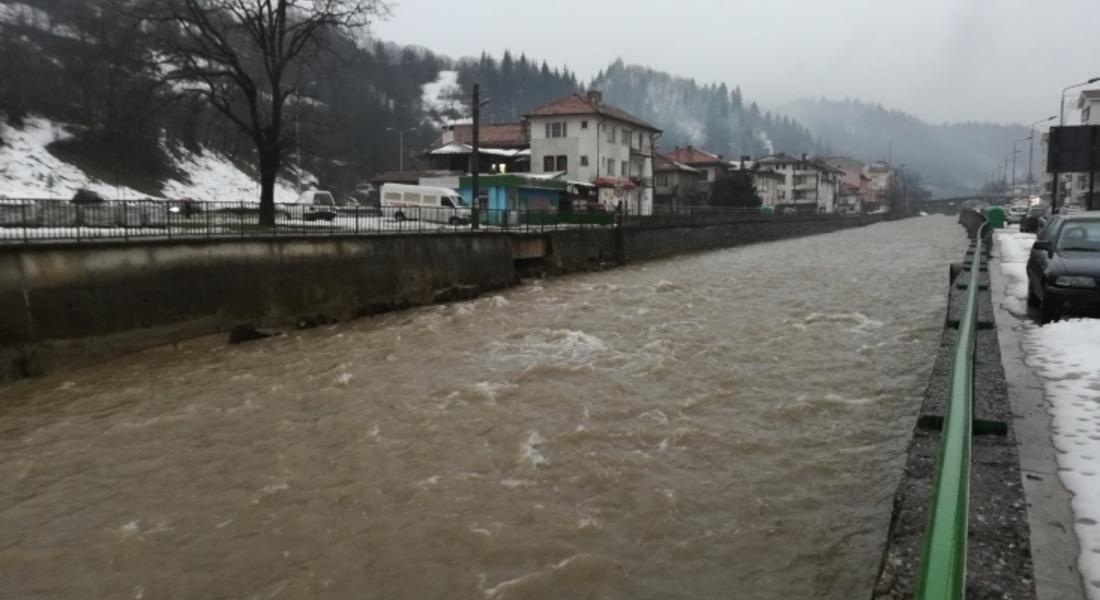 Няма опасност от преливане на водоемите в област Смолян