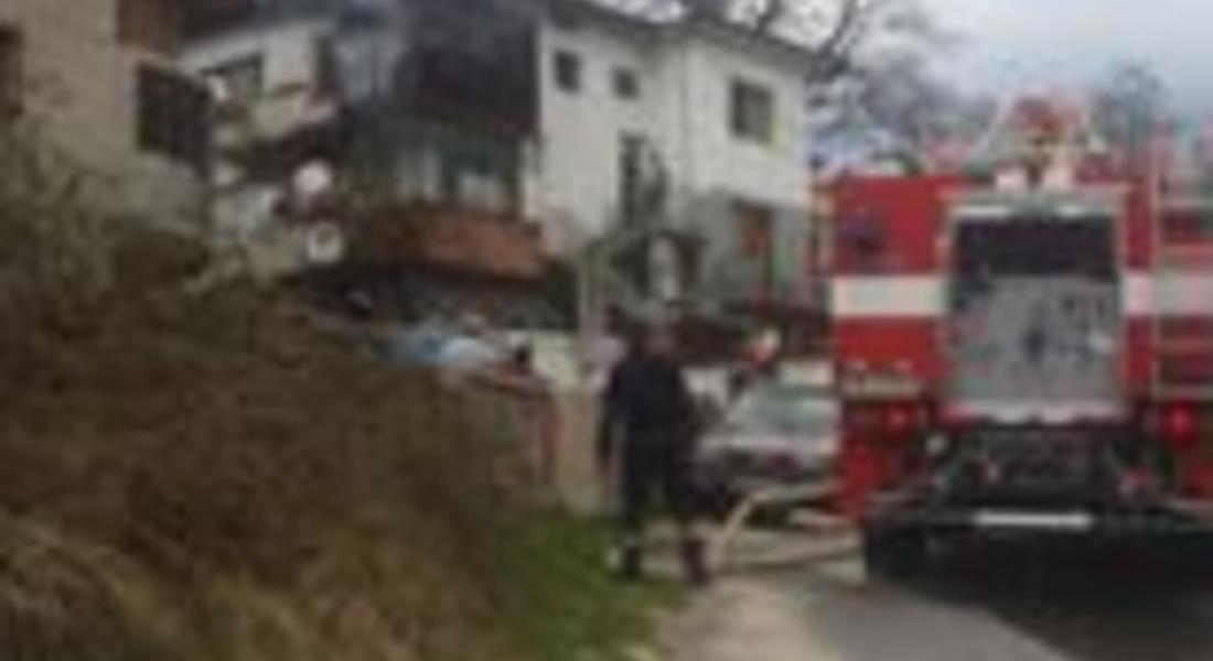 Пожар пламна в къща на ул."Гоце Делчев" в Смолян