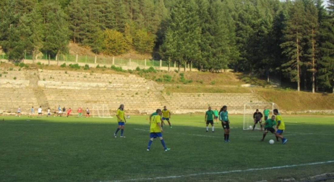 Отборът на община Смолян се класира на второ място след драматичен футболен мач с  маданския  „Корона”