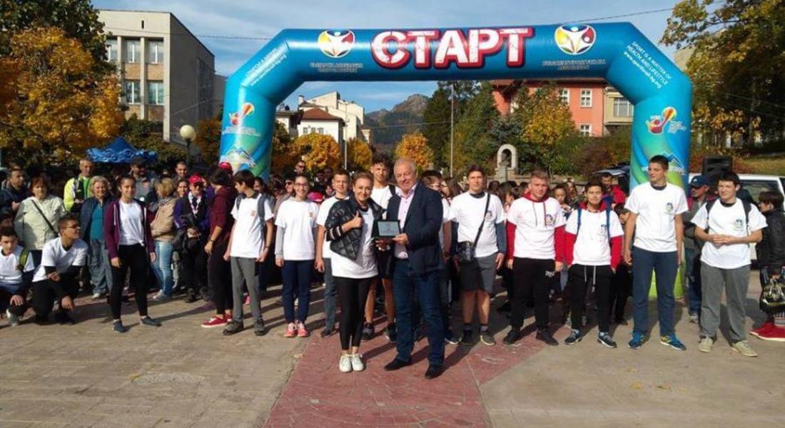 Над 450 участваха в Световния ден на ходенето, кметът Мелемов даде старт на инициативата