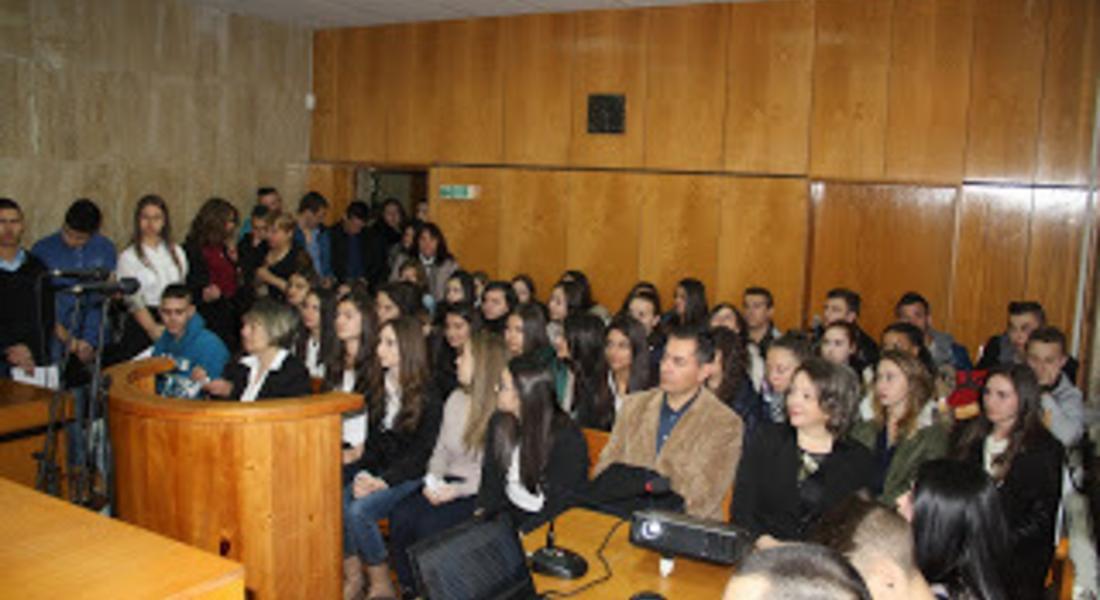  20 ученици от Доспат се включиха в инициативата „Ден на отворените врати” организирана от Районен съд – Девин