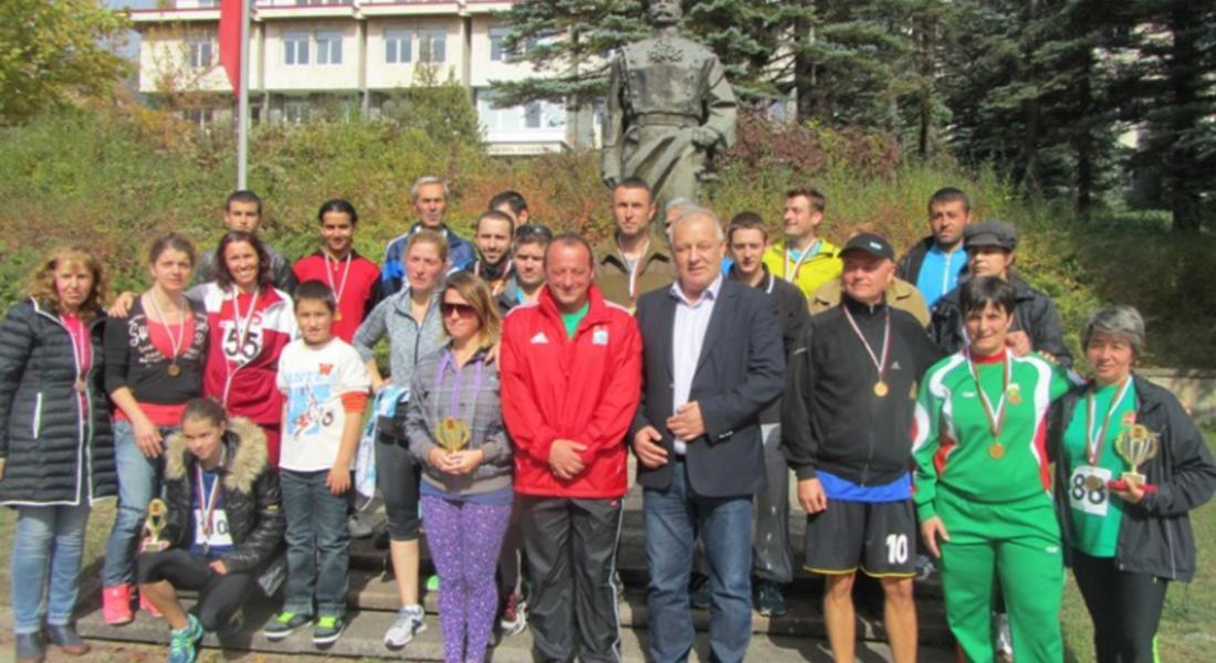 16 маратонци пробягаха част от маршрута на славните герои на полк.Владимир Серафимов
