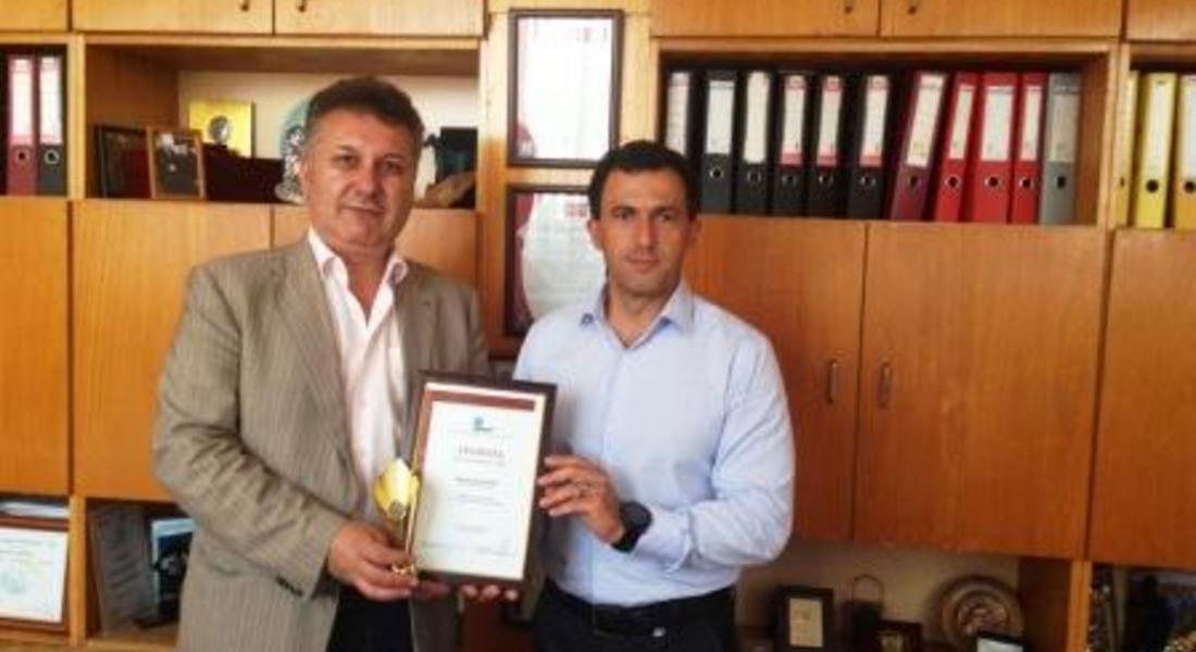  Кметът на Златоград получи отличие „Кмет на годината” в категория КИН