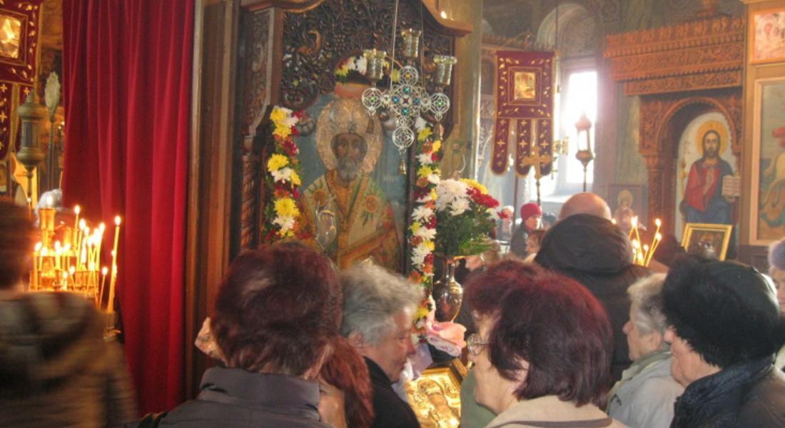 Благодарствен молебен за освободителите ще отслужи архимандрит Висарион в църквата „Св. Николай"