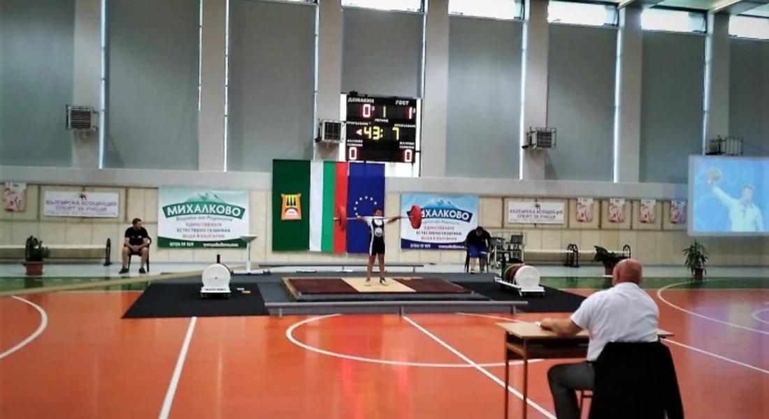 С минута мълчание започна турнира по вдигане на тежести в памет на Величко Чолаков