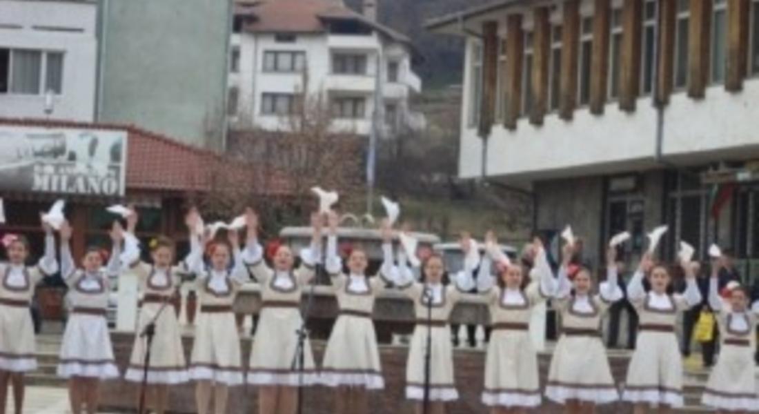 Над 3500 самодейци са дали заявка за участие в Балканския фестивал „Неделино 2014”