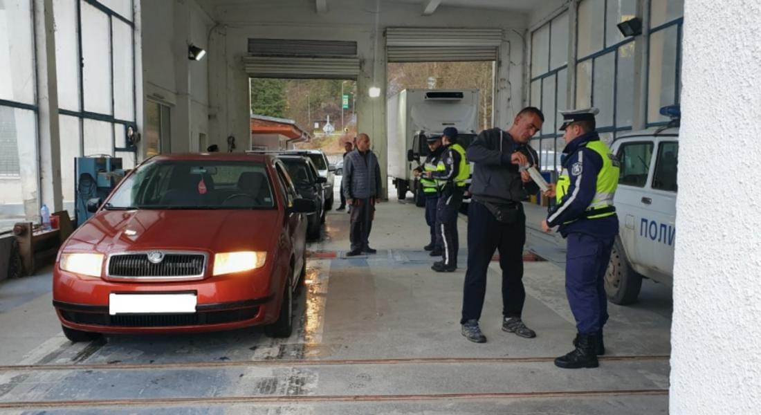  Пътна полиция проверява техническата подготовка на автомобилите за зимния сезон