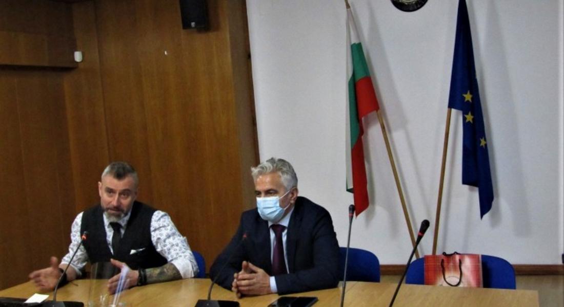 Народният представител от ПП ГЕРБ Калин Вельов проведе среща с културни дейци в Смолян 