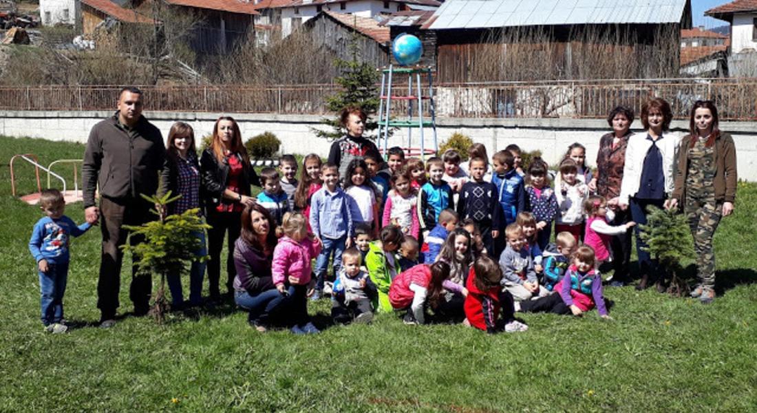  Децата от ДГ „ Звънче „отбелязаха международния ден на Земята