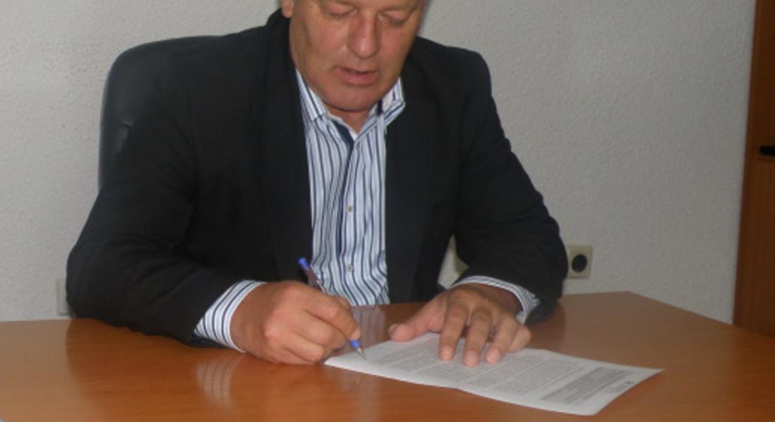 Николай Мелемов подписа обществен договор за почтено и открито управление
