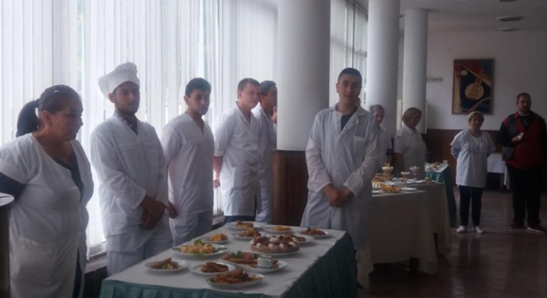 Кулинарни шедьоври посрещнаха ученици и  родители в Деня на отворените врати на Смолянската професионална гимназия по туризъм