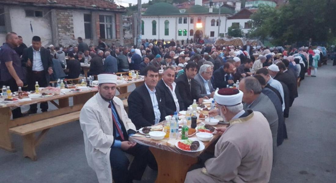 Кметът на община Османгази Мустафа Дюндар даде ифтар за близо 700 души в село Късак
