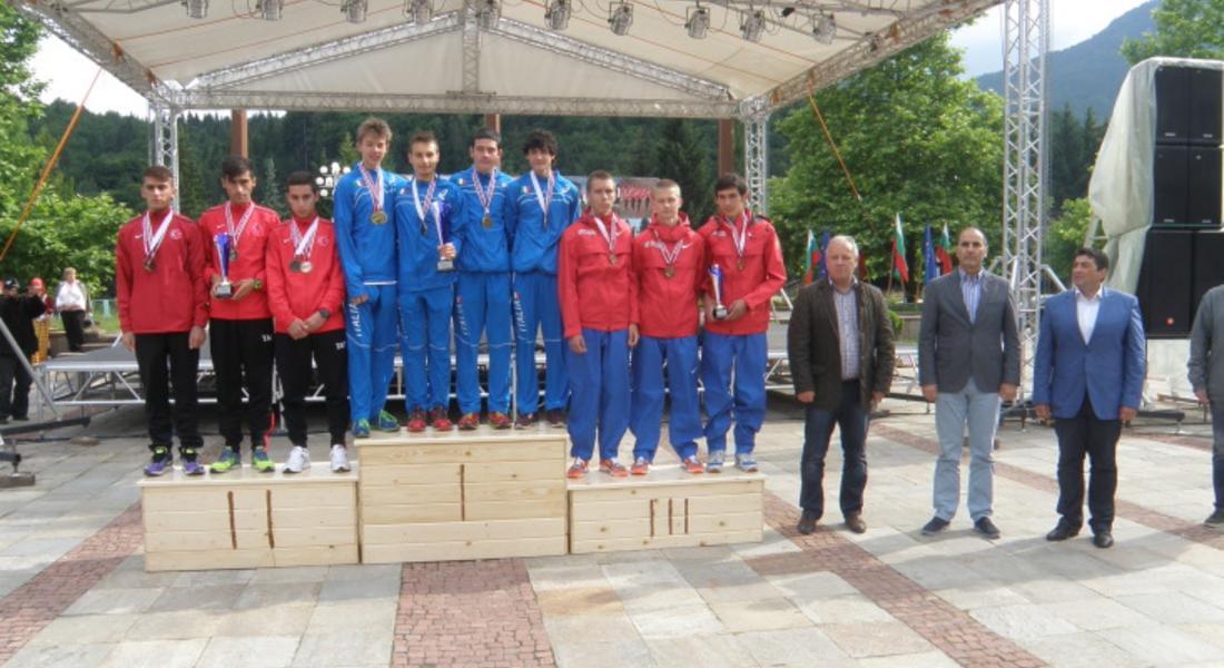  Цветан Цветанов отличи победителите в международно състезание по планинско бягане