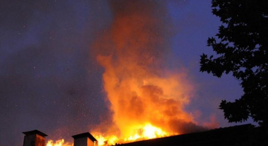 Непочистен комин подпали къща в Момчиловци