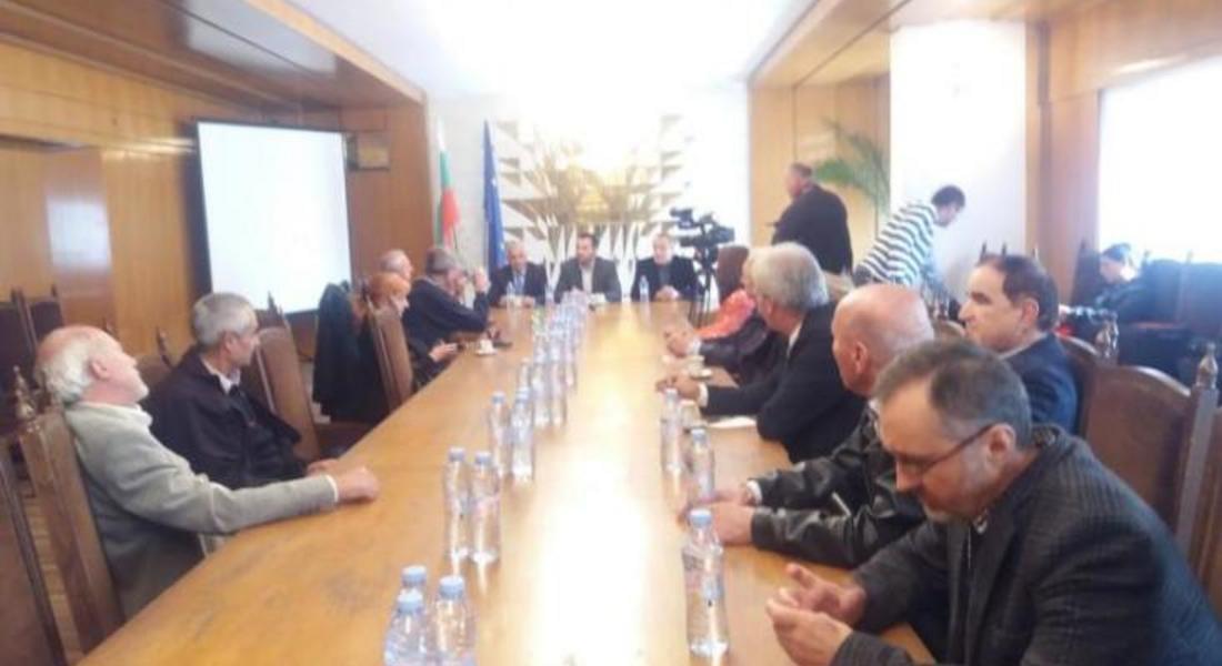 Изявени български творци проведоха среща със зам.-кмета Марин Захариев по повод Празника на поезията