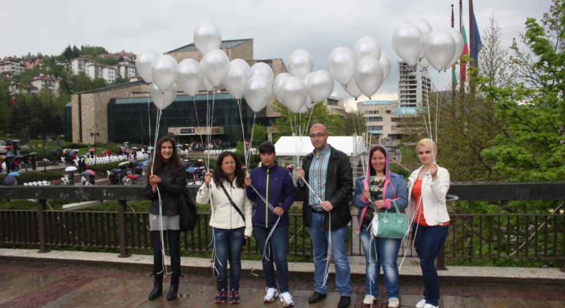 Младежите от ГЕРБ пуснаха 28 балона в небето по случай Деня на Европа