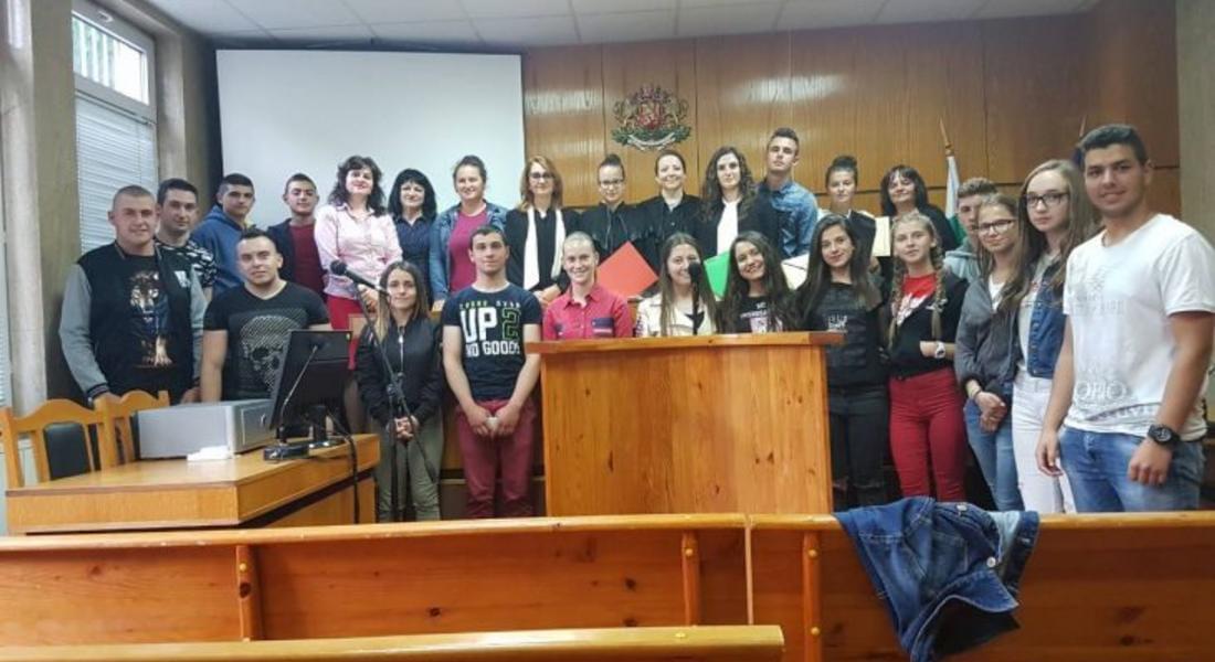 Районен съд -Девин представи професиите съдия, прокурор и следовател пред учениците 	