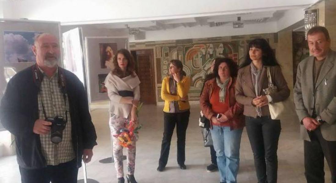   Секретарят Момчил Николов откри в  Общината изложба от Младежки фотопленер „Смолян –перлата на Родопите