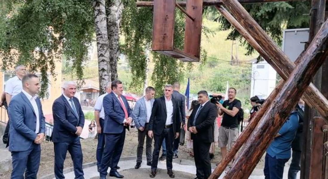 Зам.-министър Захари Христов: Ремонтиран път най-после ще води туристите до Чудните мостове  и Забърдо