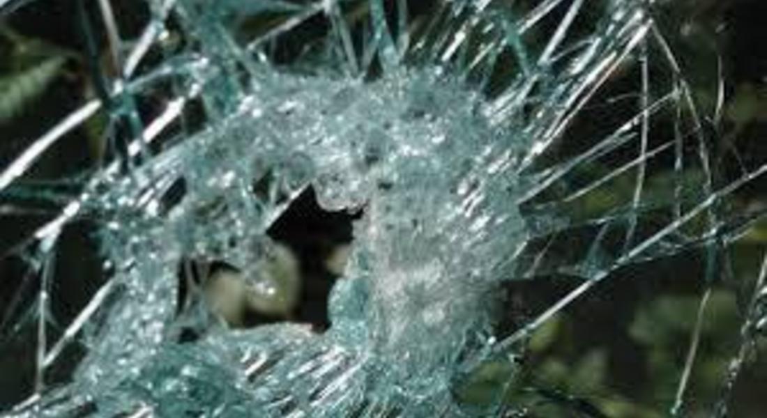 Смолянчанин счупи стъклото на "Голф" на свой съгражданин 