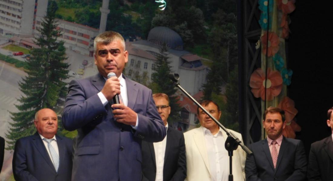 Депутатът Хайри Садъков поздрави своите съграждани в Мадан по повод традиционните празници