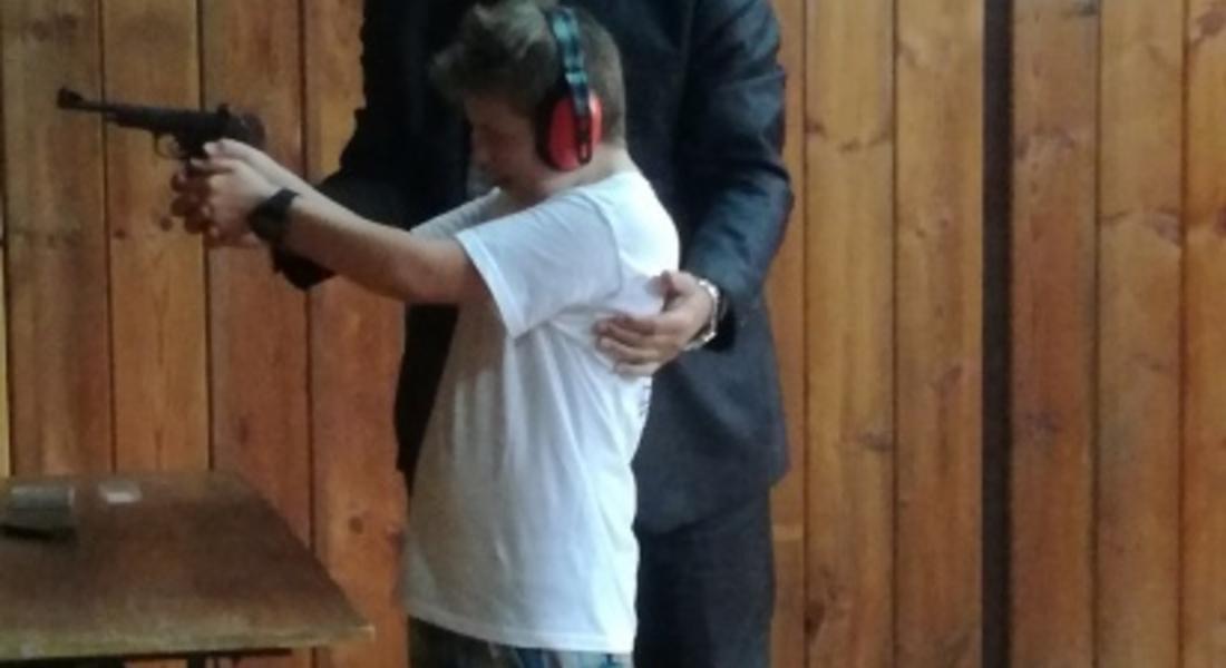 С турнир по стрелба закриват Детска полицейска академия в Смолян