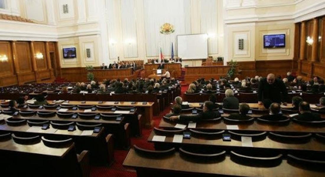 Депутатите удължиха извънредното положение до 13 май