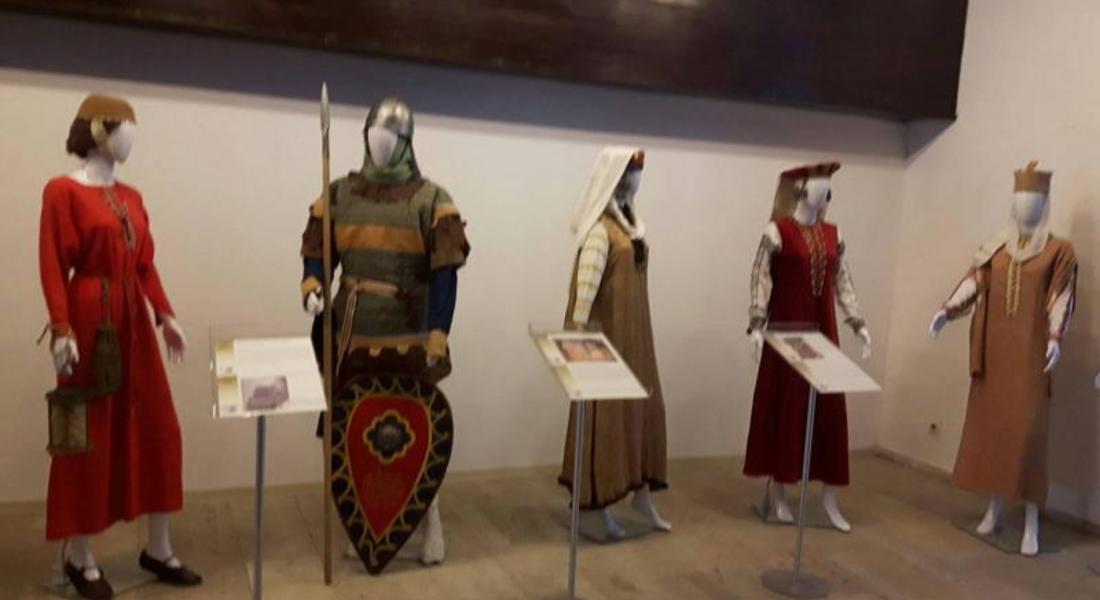 В музея представят гостуваща изложба „Български средновековни костюми /Реплики на костюми, оръжия и аксесоари от VІ до XIV век/”