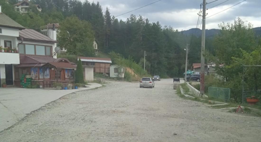 След жалба до областния управител започва възстановяването на асфалтовата настилка в маданското село Леска