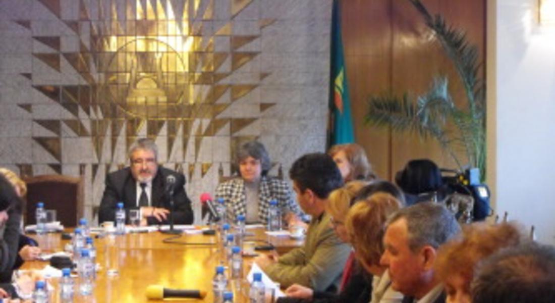 Секретарите на общини в България са против осигуровките за държавни служители