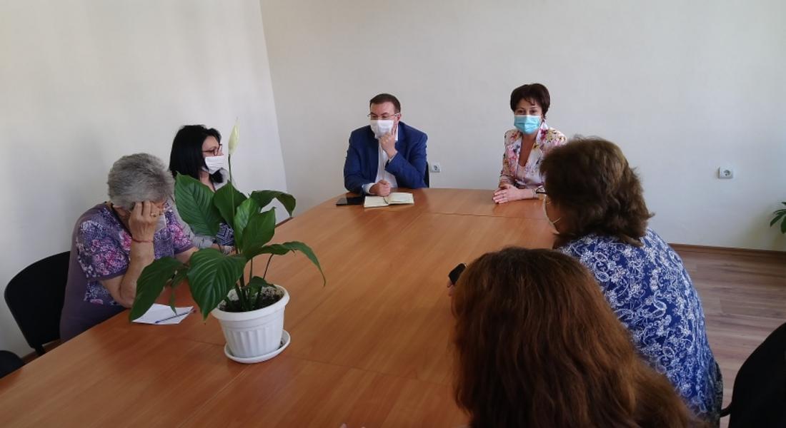 Здравният министър проф. Костадин Ангелов посети РЗИ-Смолян