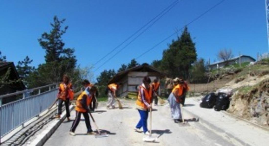 Общини, институции, организации и граждани чистят днес област Смолян