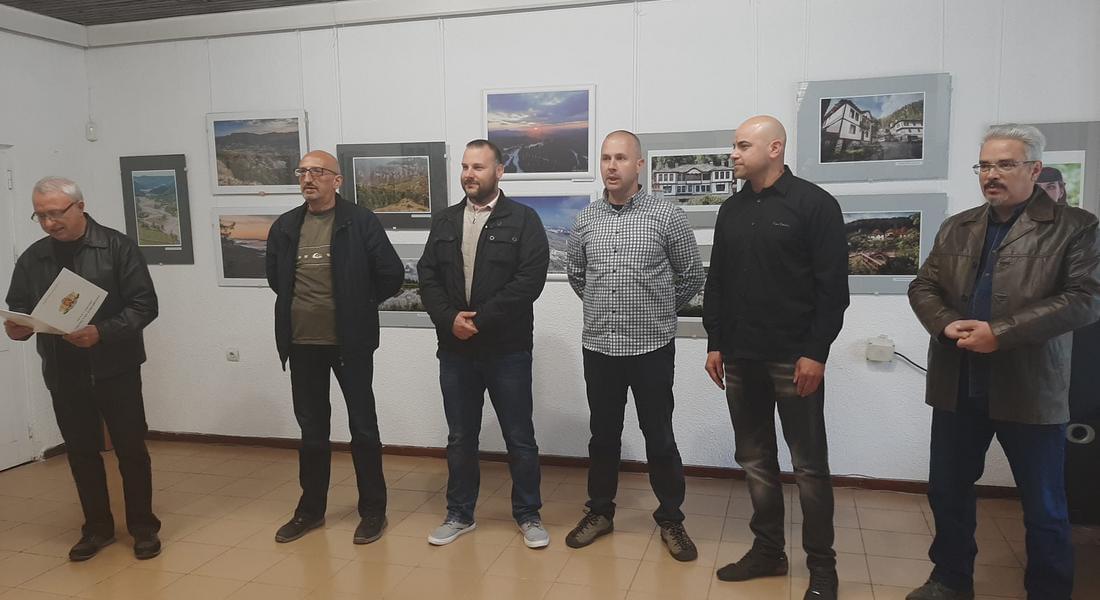 Петима фотографи от Смолян откриха съвместна изложба в КДК