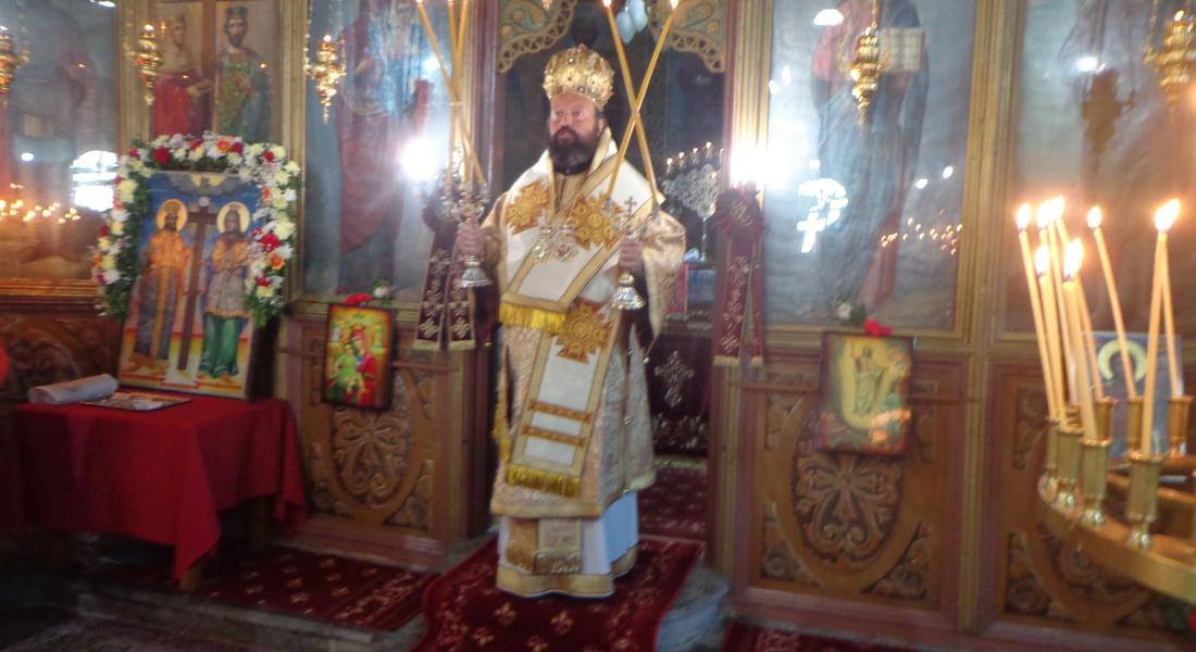 В храм „Св.св. Константин и Елена” в  село Момчиловци епископ Висарион отслужи света Литургия