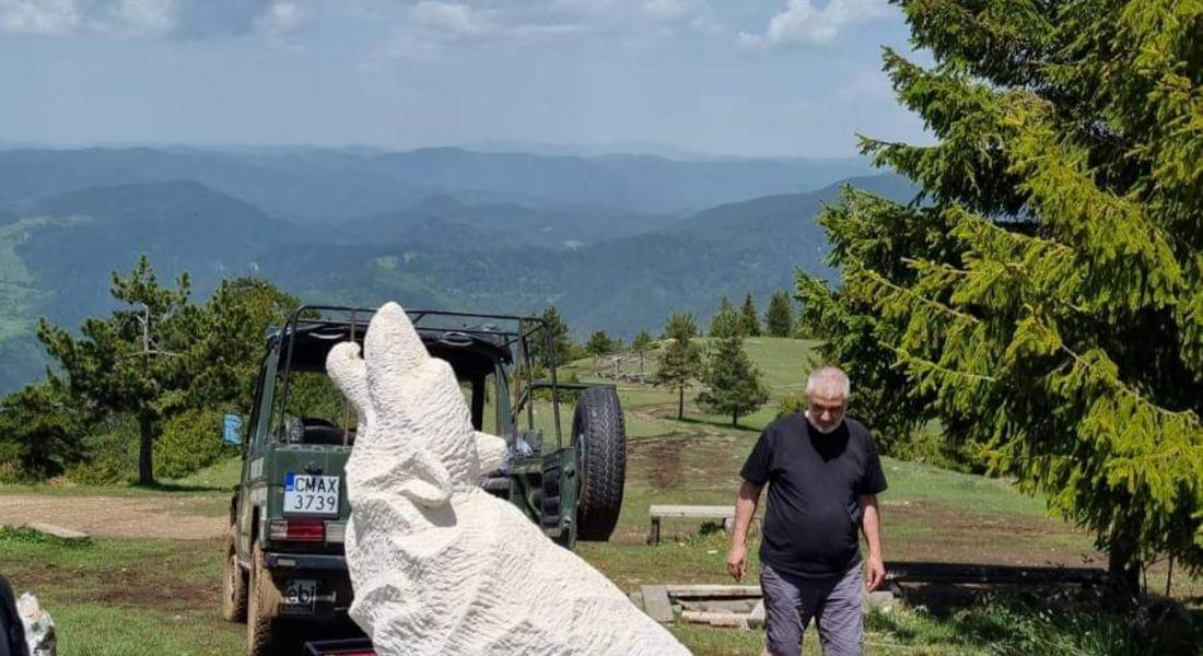 Двутонен каменен вълк е най-новата атракция на „Вълчи Камък“ 
