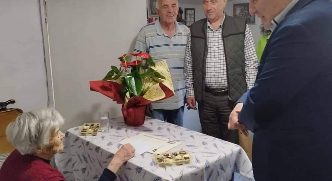 Кметът Мелемов поздрави столетничка от Широка лъка, Руска Шопова