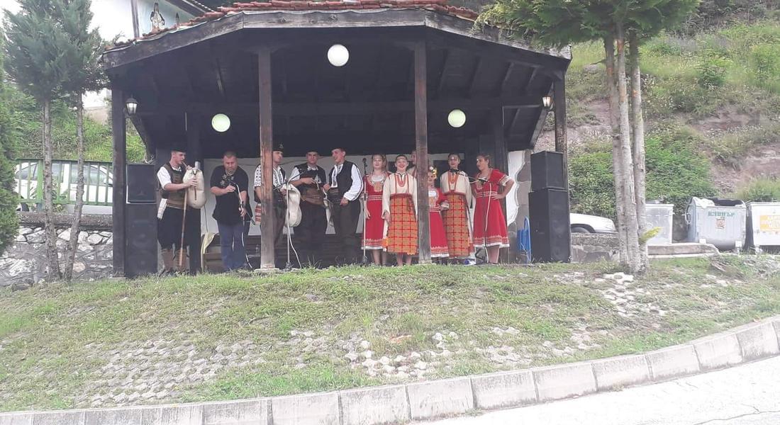 Над 300 участници в Четвърти национален фолклорен фестивал „С песните на Георги Чилингиров“