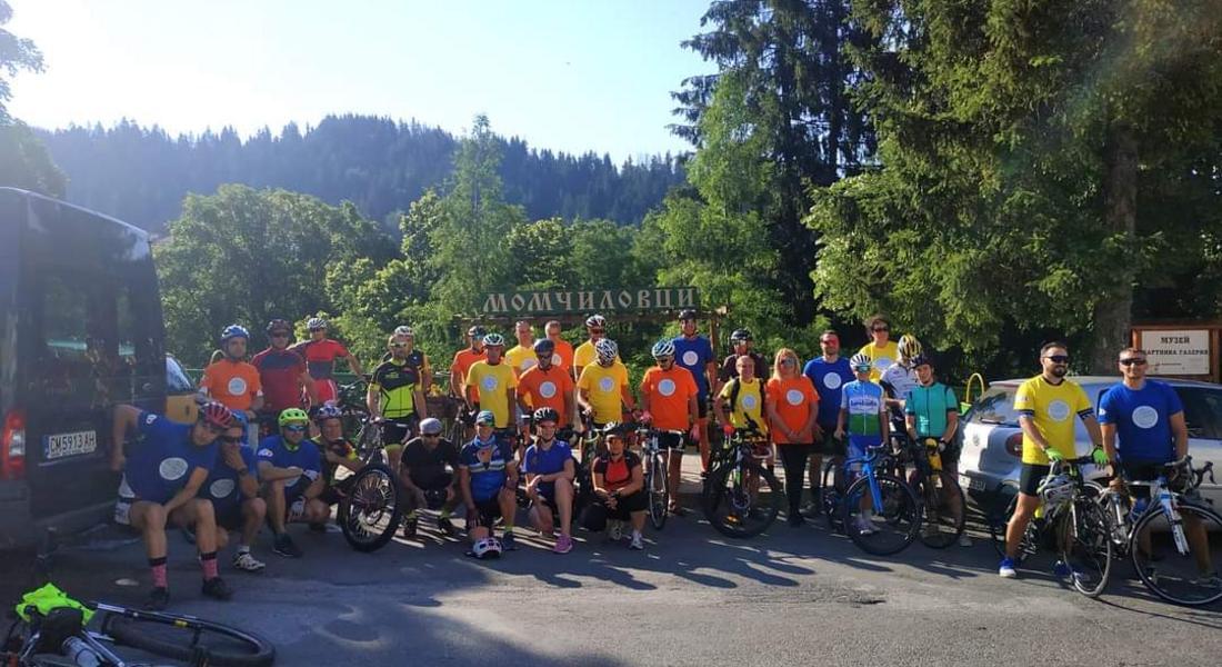Над 50 колоездачи се включиха в национален велотур "Момчиловци 2022" 