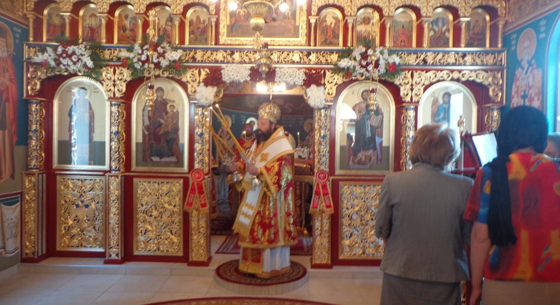 С архиерейска св. Литургия,  храм „Св. вмчк Пантелеймон”в едноименния манастир край Смолян, чества своя празник
