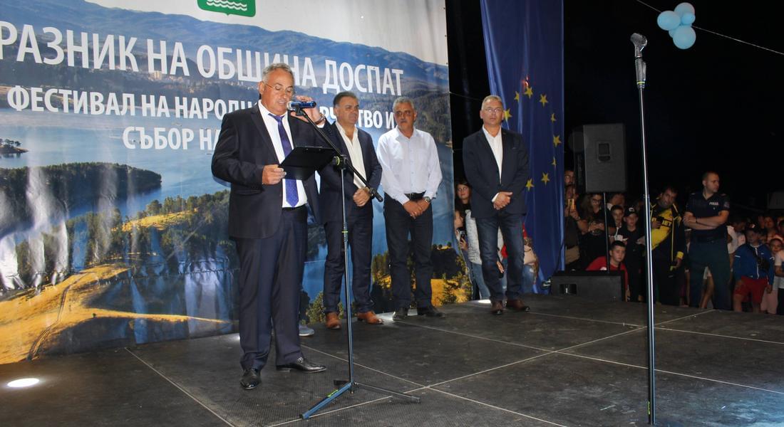 Кметът на Община Доспат отчете проекти за период от три години пред хиляди в местността „Събора“