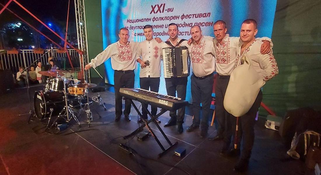 Фолклорният певец Филип Синапов направи истински фурор в Неделино