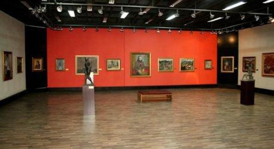 Уредниците от Художествената галерия в Смолян подредиха изложба 