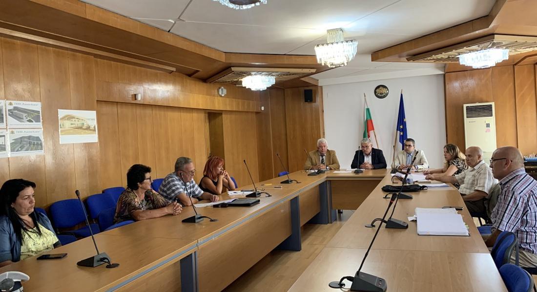 Областният управител Стефан Сабрутев проведе среща с представители на  Инициативен комитет „ЗА УСТОВО”