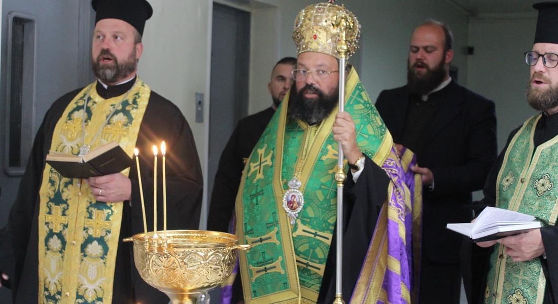 Празничен водосвет отслужи епископ Висарион в параклиса „Св. Иван Рилски” в смолянската болница