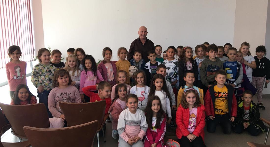Детския писател Борислав Ганчев гостува в Златоград по повод Деня на народните будителите