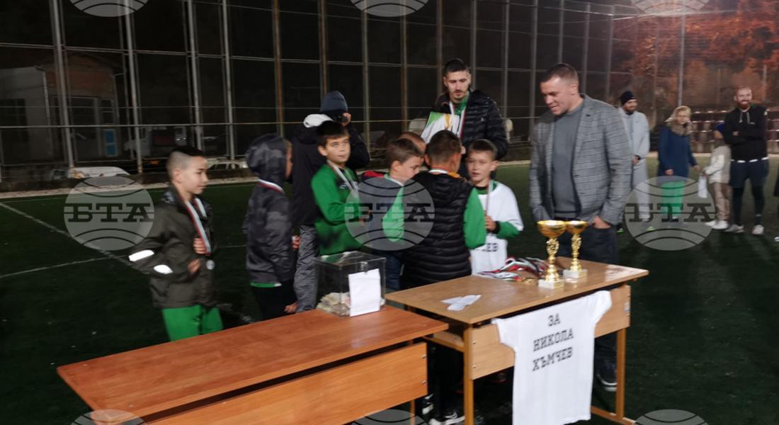  Депутатите Михал Камбарев и Христо Петров-Ицо Хазарта подкрепиха благотворителна инициатива в Смолян