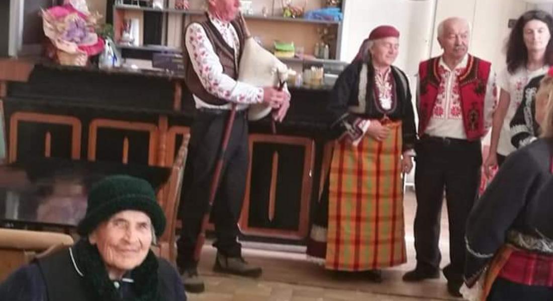 100-годишната Гина Аролска (баба Попадия) от Хвойна отбеляза тържествено своят едновековен юбилей