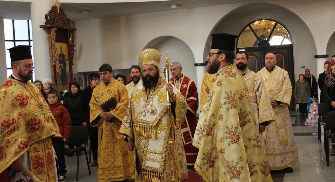 Епископ Висарион възглави Празнична света Литургия за Рождество Христово в катедралния храм „Св. Висарион Смоленски”
